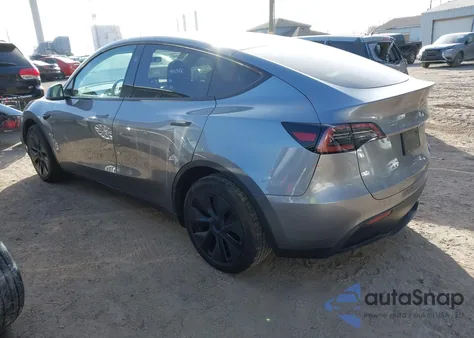 2025 Tesla Model Y z USA, uszkodzony, nr VIN 7SAYGDEE2SF287262